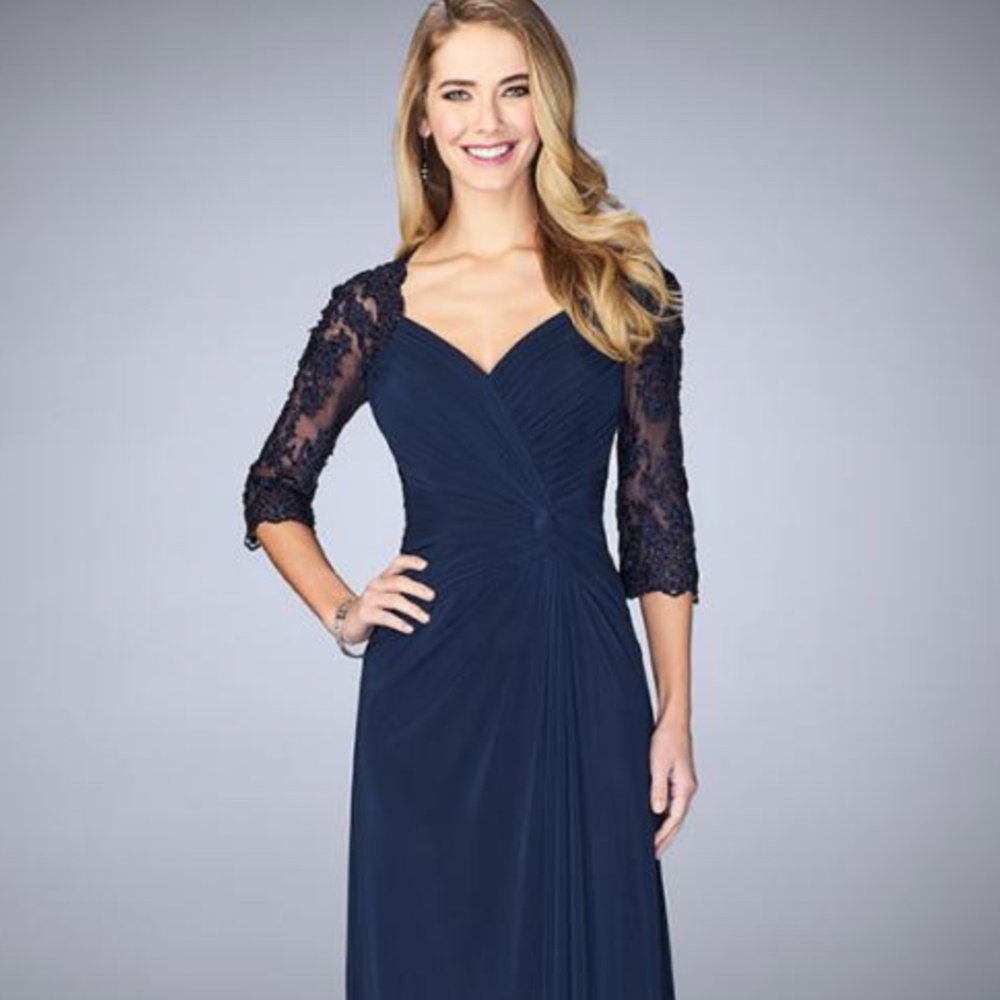 La Femme 23244 Ruched Twist Gown in Navy Size 20 NWT